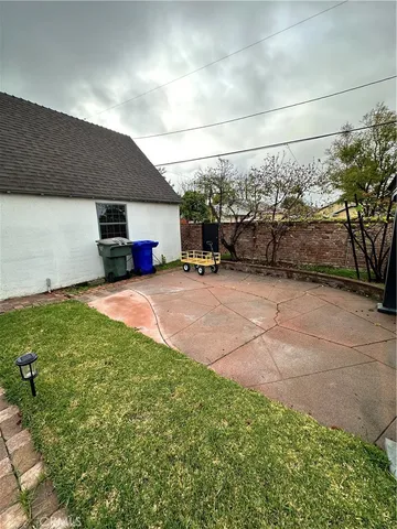 a view of a backyard with sitting area