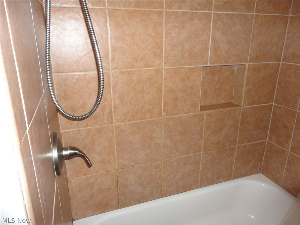 5000 South Sedgewick Road Cleveland, OH 44124 - Photo 10 of 12 Lovely Tiled Bath