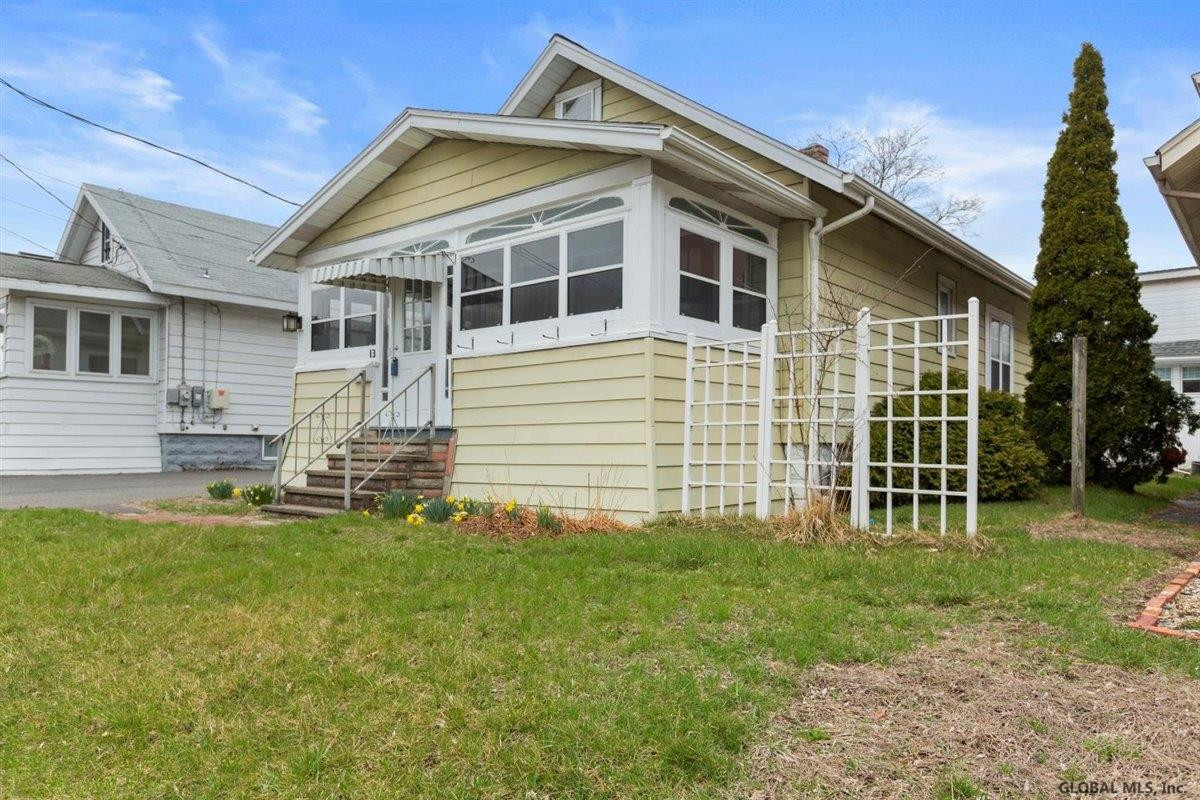 13 Osborne Road Colonie, NY 12205 - Photo 4 of 38 Photo 4
