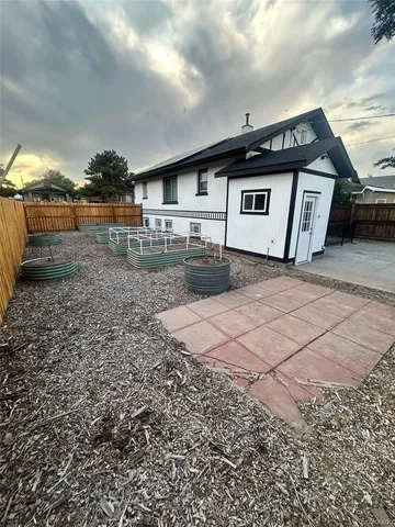 $1,895 | 4920 Lincoln Street, Denver, CO 80216
