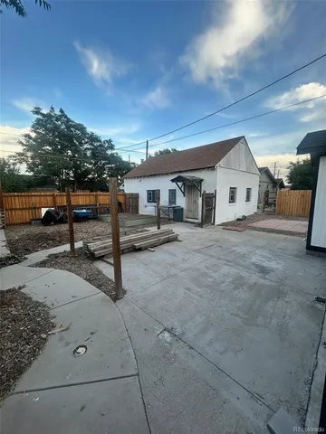 $1,895 | 4920 Lincoln Street, Denver, CO 80216