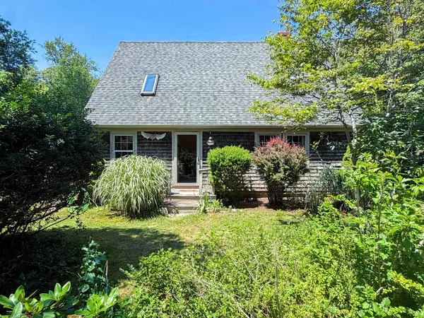 $1,400,000 | 5 Paula Avenue, Vineyard Haven, MA 02568