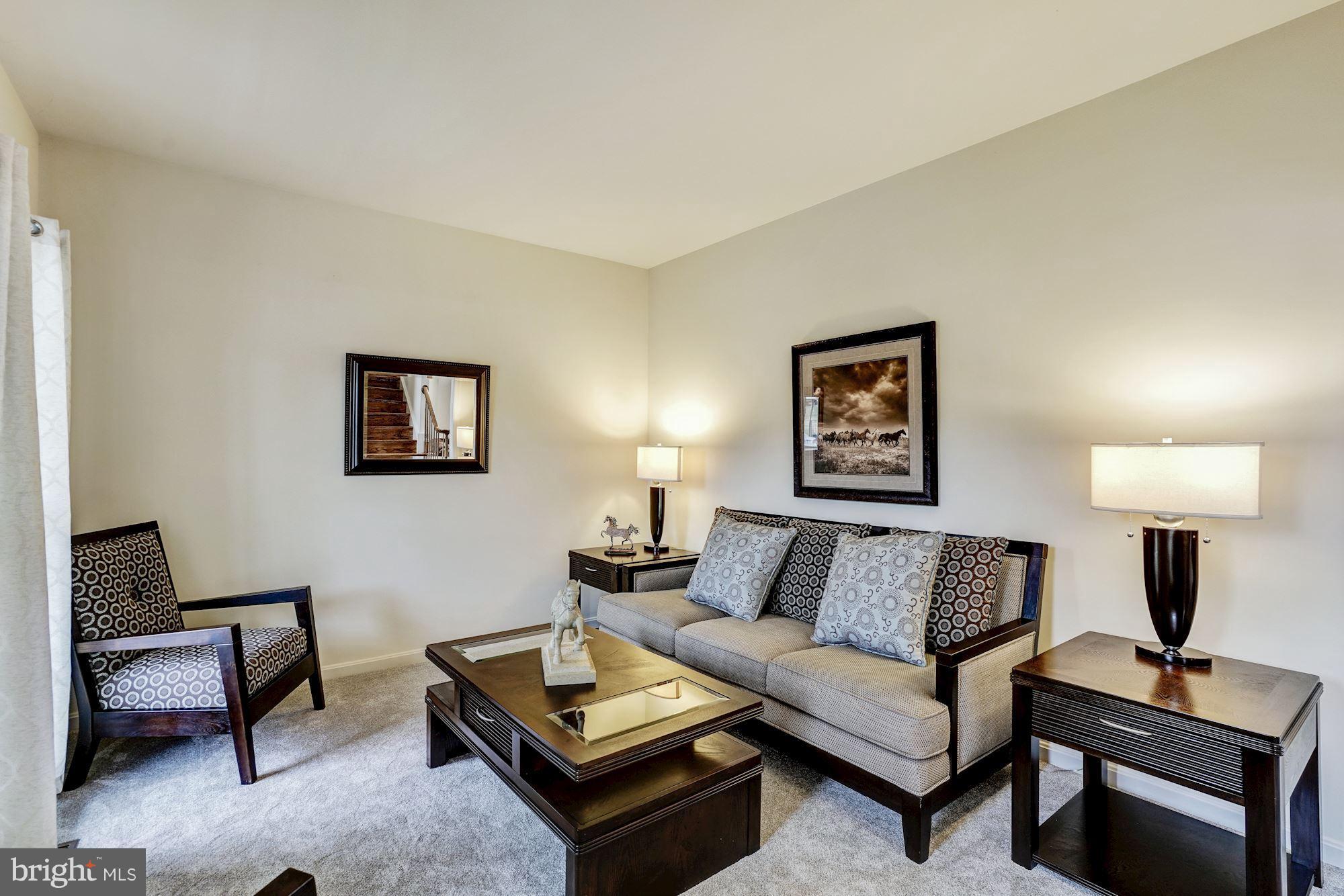 6328 Georgetown Road Broad Run, VA 20137 - Photo 5 of 27 Living Room