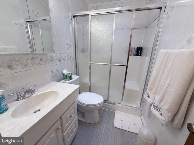 222 Skippers Point Road Oakland, MD 21550 - Photo 21 of 57 a bathroom with a sink toilet and shower