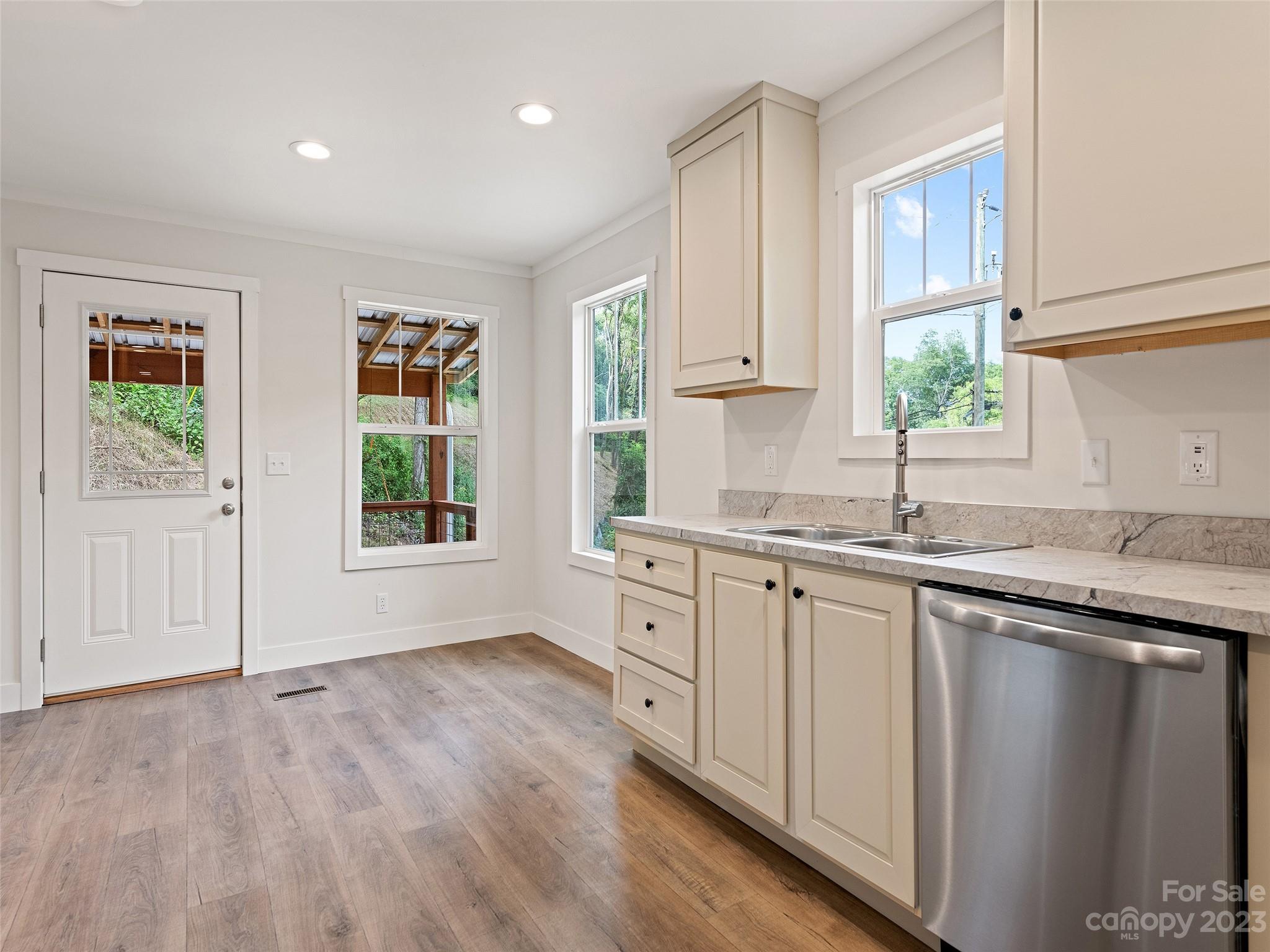 174 Brookside Street Clyde, NC 28721 - Photo 9 of 24 Gallery Image 9