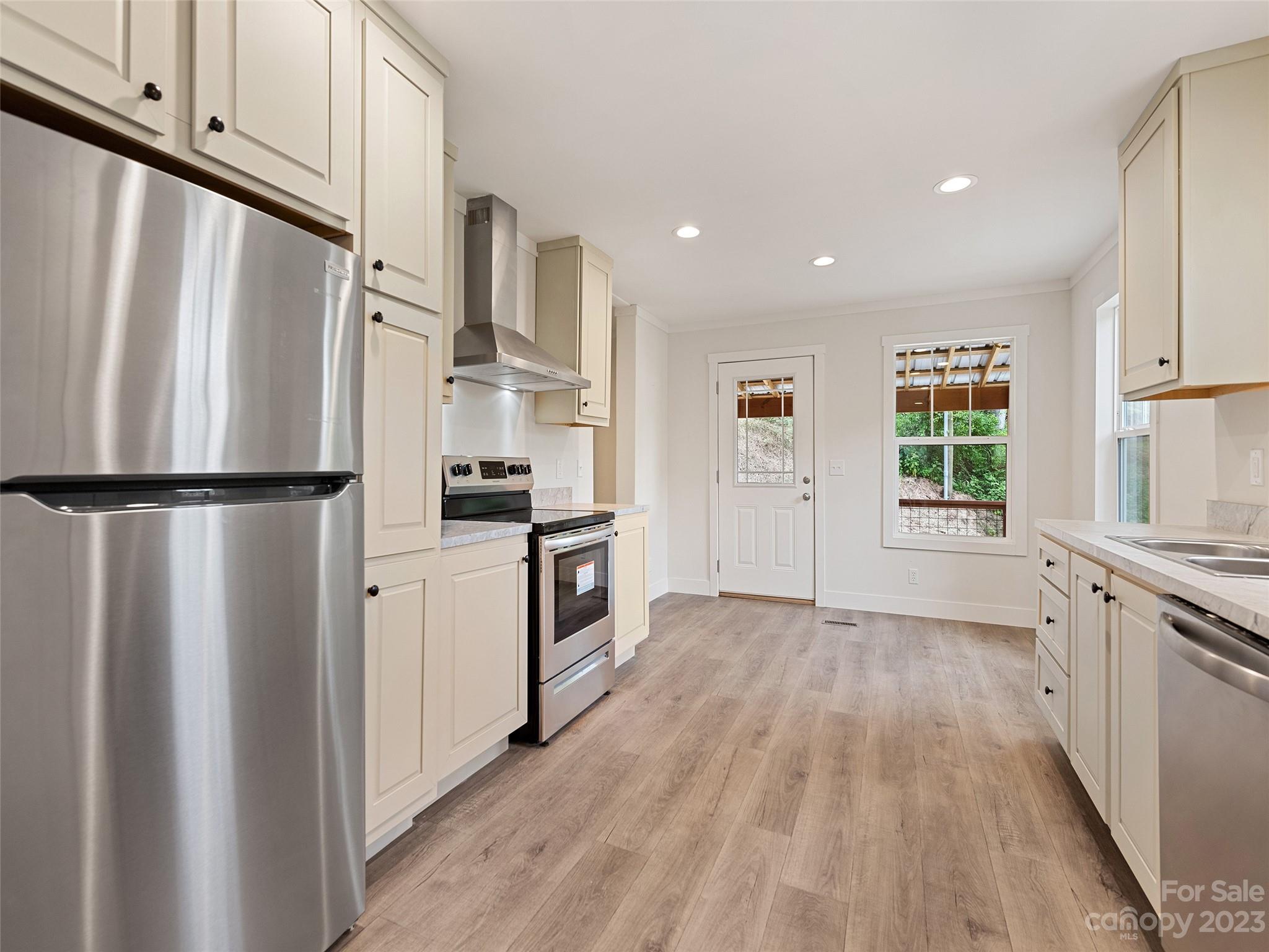 174 Brookside Street Clyde, NC 28721 - Photo 10 of 24 Gallery Image 10