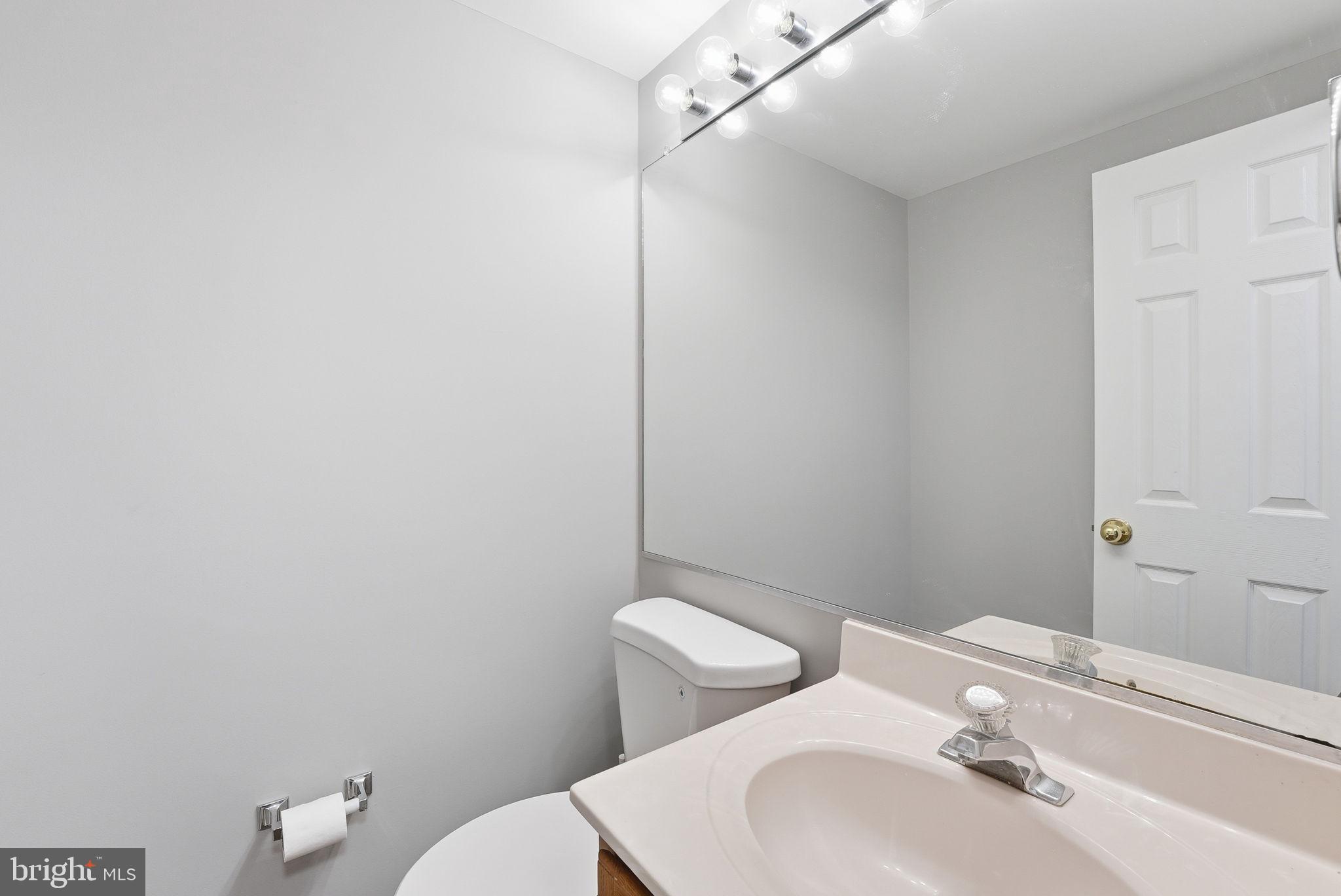 11129 Halterpath Trail Manassas, VA 20109 - Photo 4 of 28 Half Bath