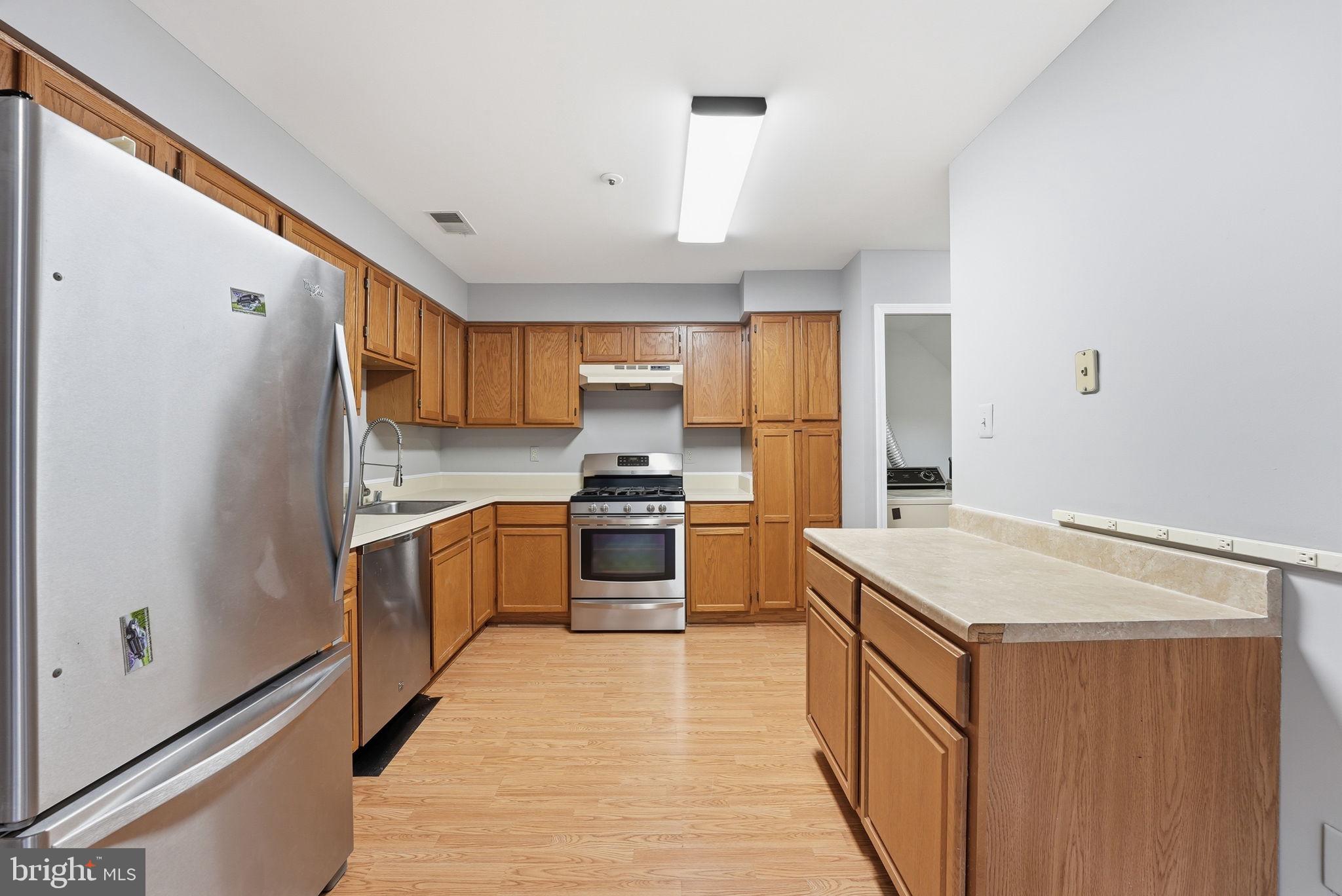 11129 Halterpath Trail Manassas, VA 20109 - Photo 10 of 28 Kitchen
