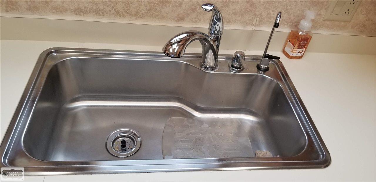 13124 Burgess Road Memphis, MI 48041 - Photo 12 of 55 Large newer sink