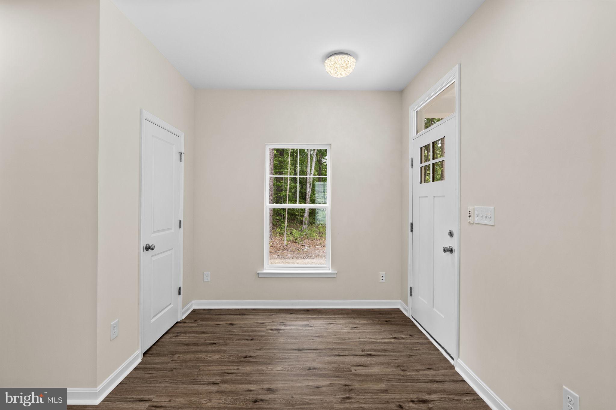 113 Laurel Lane Colonial Beach, VA 22443 - Photo 14 of 44 Foyer