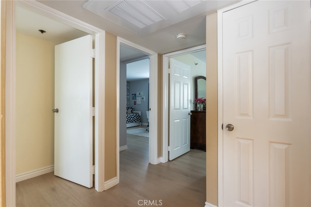 726 Elm Avenue, Unit 404 Long Beach, CA 90813 - Photo 20 of 31 a view of a bathroom from a hallway