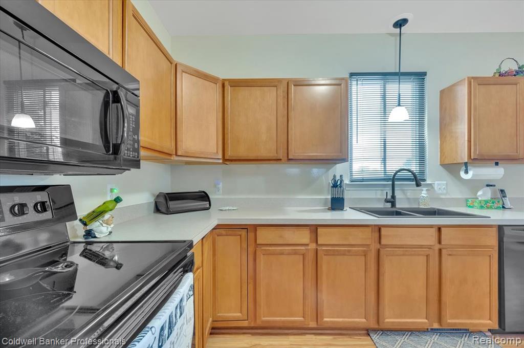 6087 Davison Road Burton, MI 48509 - Photo 13 of 28 Gallery Image 13