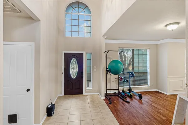 a view of livingroom with furniture