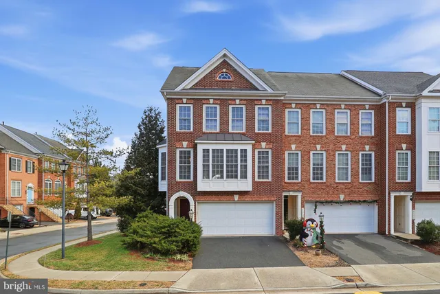 $3,300 | 21770 Ladyslipper Square, Ashburn, VA 20147