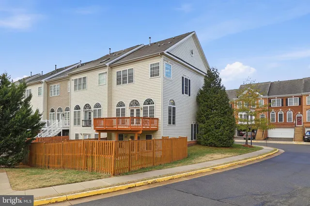 $3,300 | 21770 Ladyslipper Square, Ashburn, VA 20147