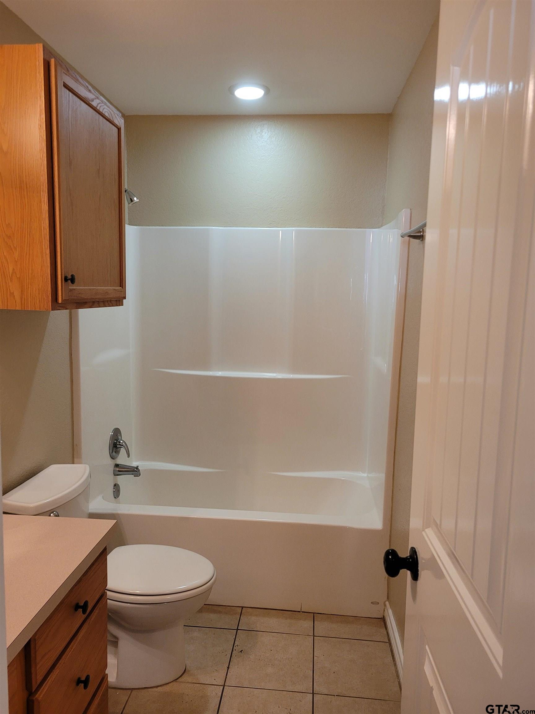 19054 County Road 1202 Flint, TX 75762 - Photo 15 of 19 a bathroom with a toilet a sink and bathtub