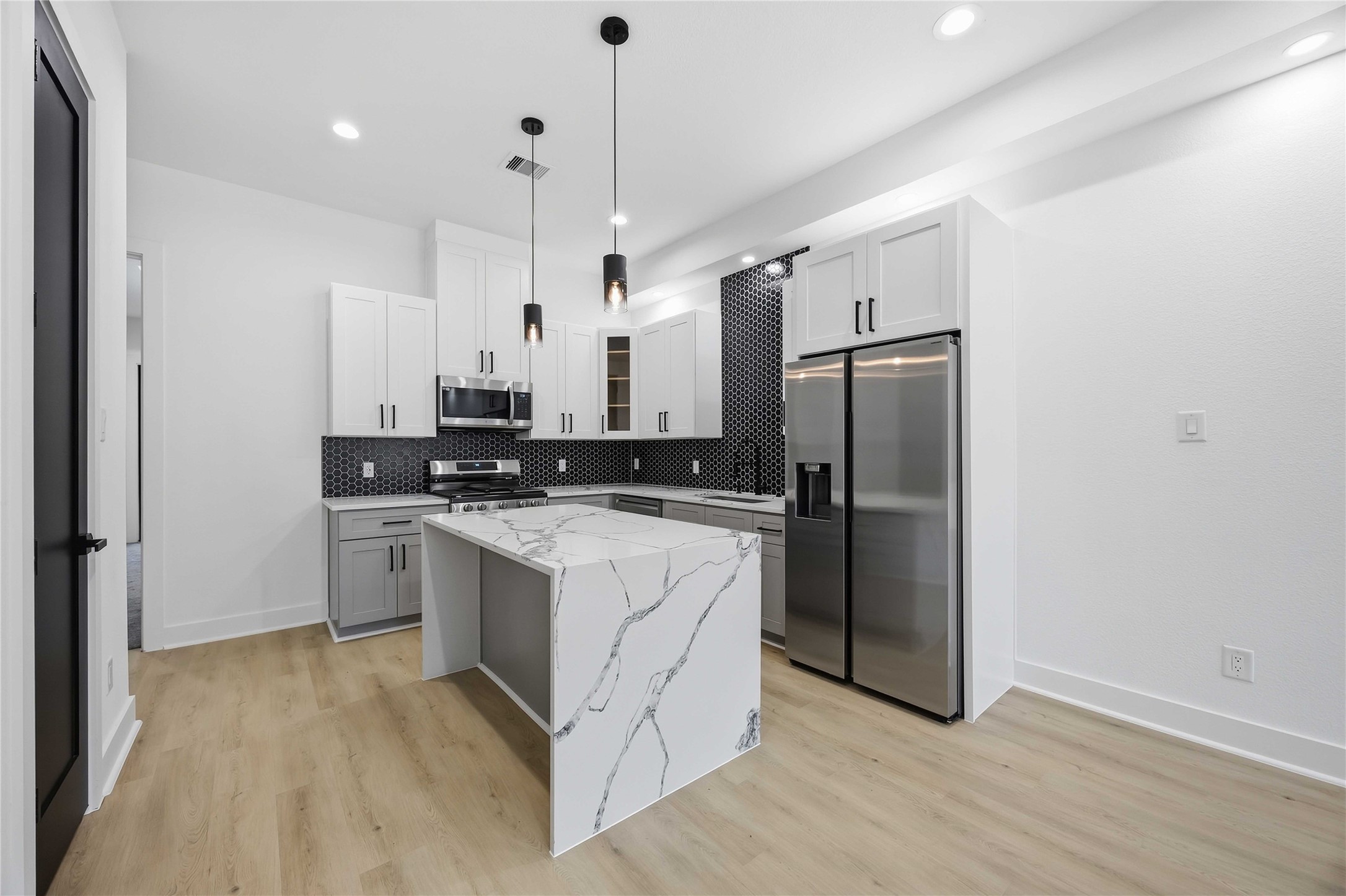 7932 Boy Street, Unit A Houston, TX 77028 - Photo 8 of 24 Gallery Image 8