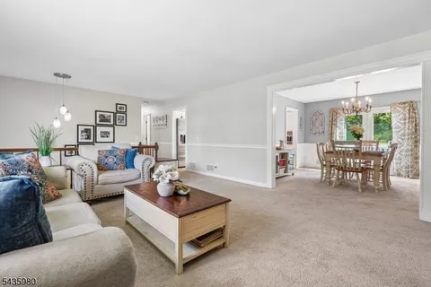 $600,000 | 16 Old Mountain Road, Lebanon, NJ 08833