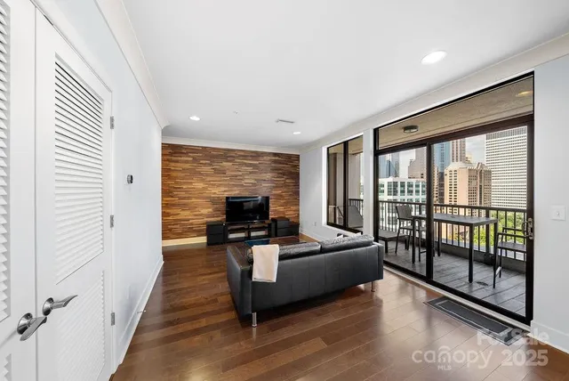 $499,000 | 222 South Caldwell Street, Unit 1509, Charlotte, NC 28202