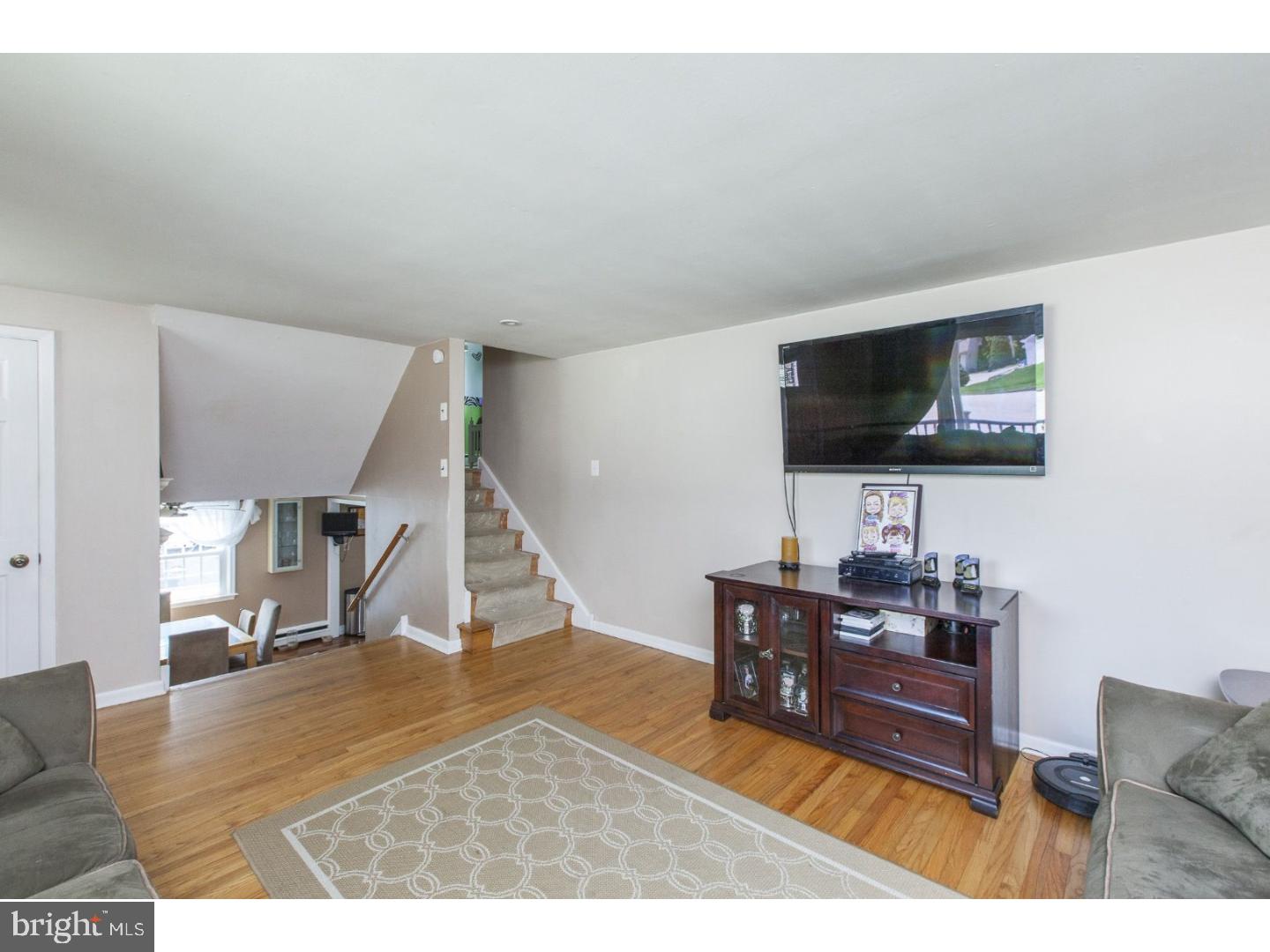 325 Rolling Creek Road Swarthmore, PA 19081 - Photo 9 of 25 Living Room
