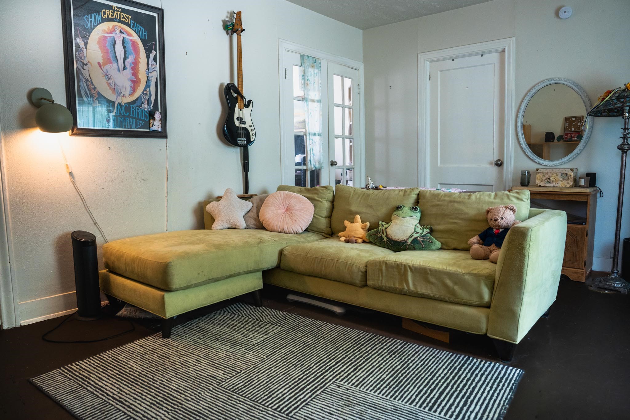 1909 Colquitt Street, Unit 7 Houston, TX 77098 - Photo 5 of 17 a living room with furniture a rug and wall paintings