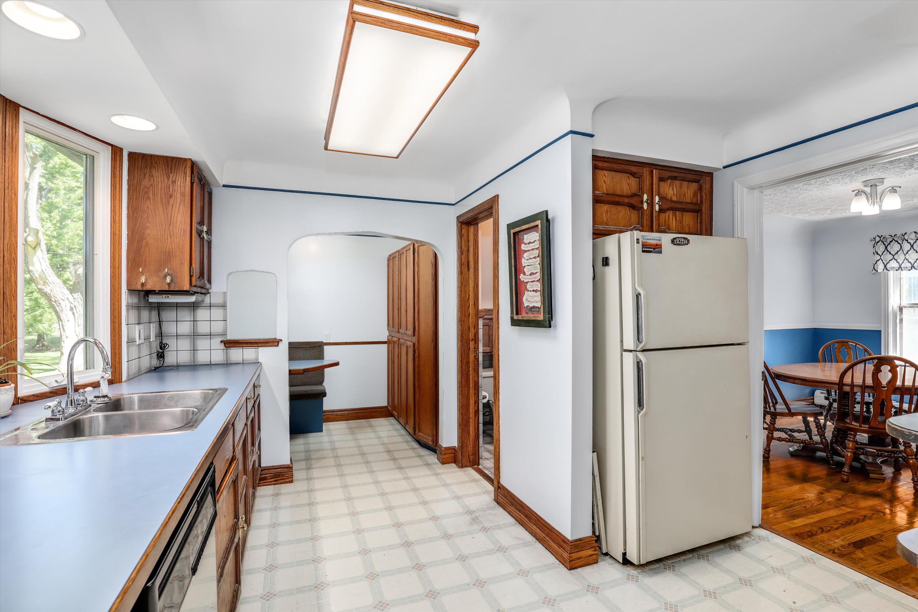 3673 West Maple Road Wixom, MI 48393 - Photo 7 of 45 21-3673 W Maple Rd Wixom 0016