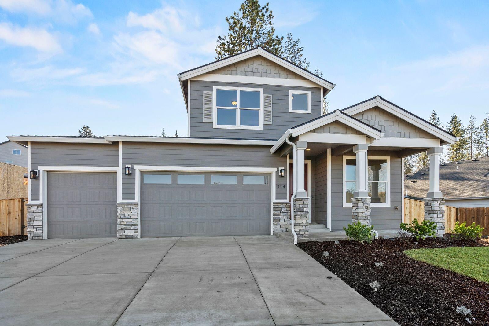 1135 Pumpkin Ridge, Unit 319 Eagle Point, OR 97524 - Photo 1 of 35 Gallery Image 1