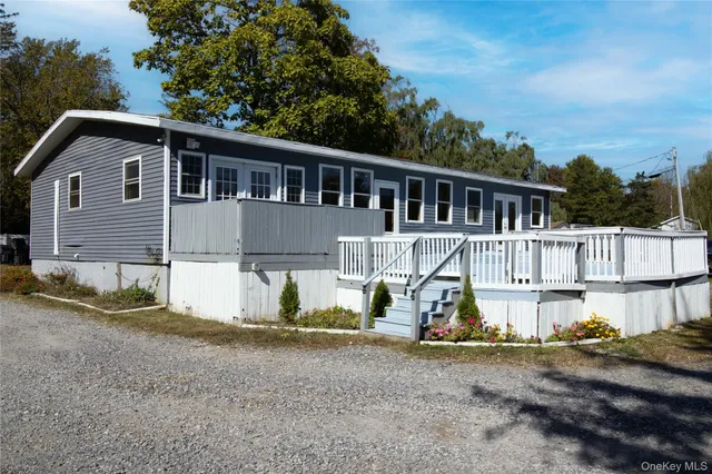 a view of a house with backyard and trees