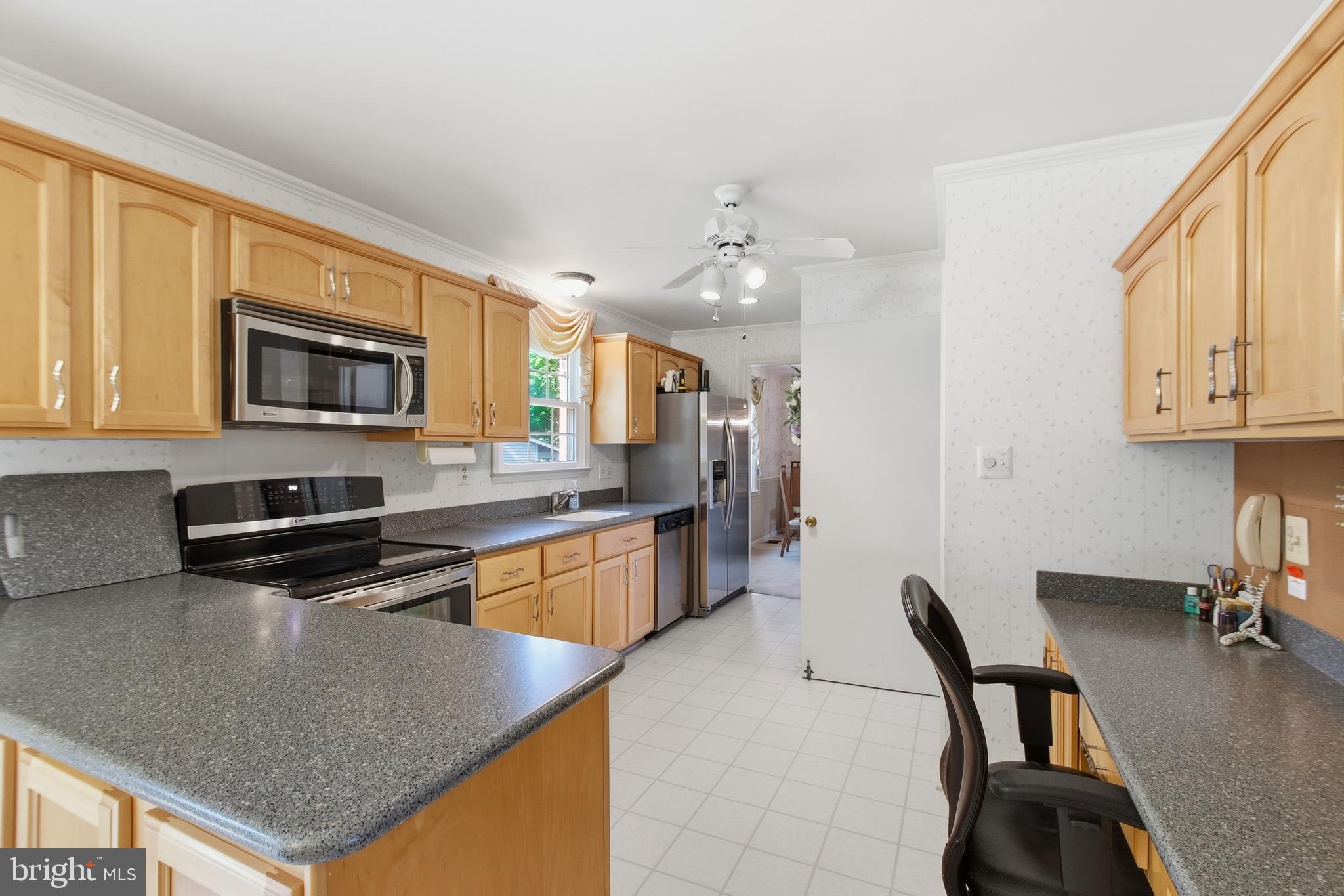 9385 Saddlemount Court Springfield, VA 22153 - Photo 14 of 51 Kitchen