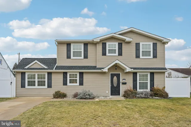 $525,000 | 45 Nickelhill Lane, Levittown, PA 19054
