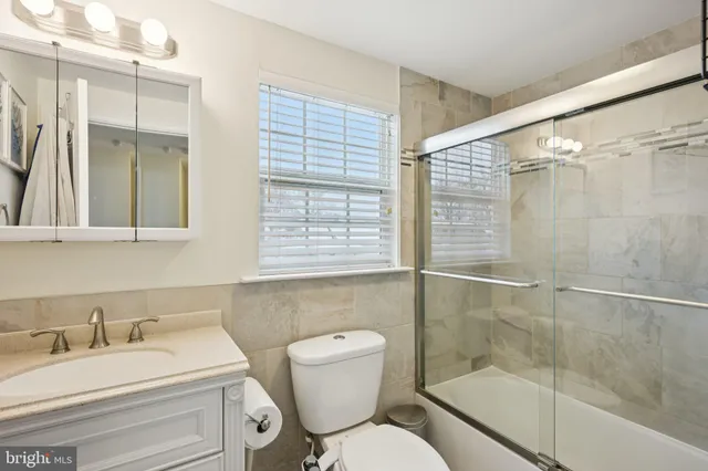 $525,000 | 45 Nickelhill Lane, Levittown, PA 19054