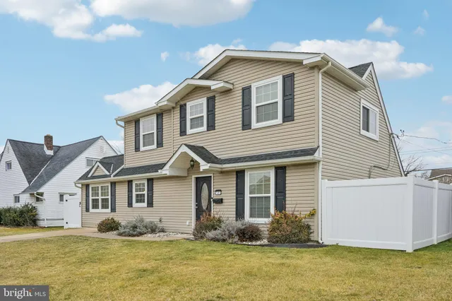 $525,000 | 45 Nickelhill Lane, Levittown, PA 19054