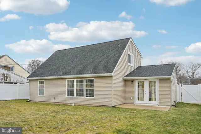 $525,000 | 45 Nickelhill Lane, Levittown, PA 19054