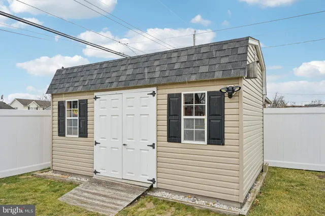 $525,000 | 45 Nickelhill Lane, Levittown, PA 19054