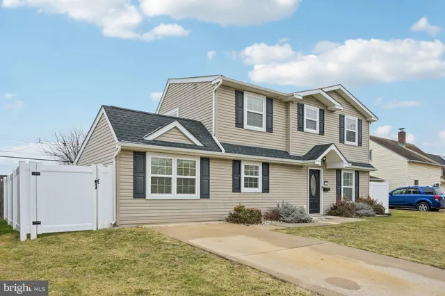 $525,000 | 45 Nickelhill Lane, Levittown, PA 19054
