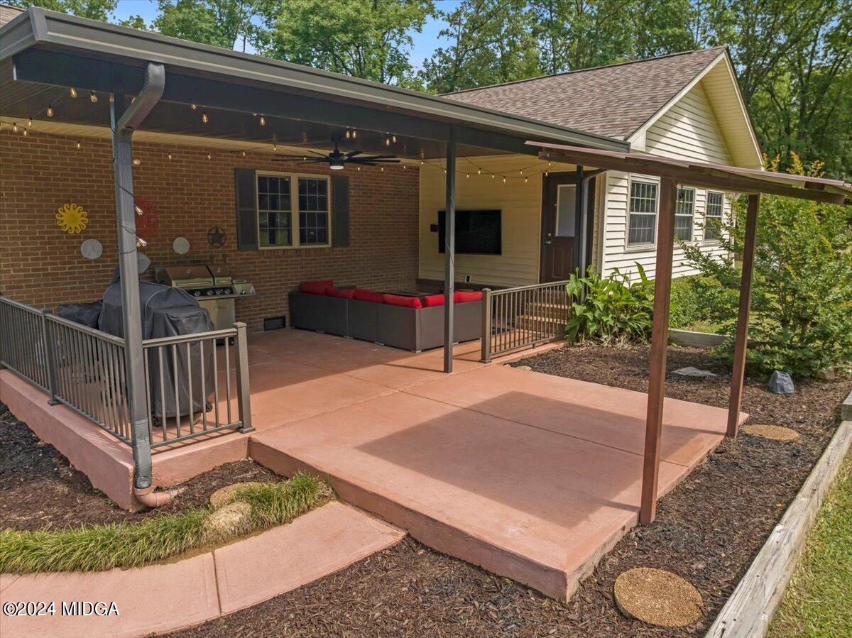 474 Plantation Road Gray, GA 31032 - Photo 29 of 64 a view of a house with backyard and porch