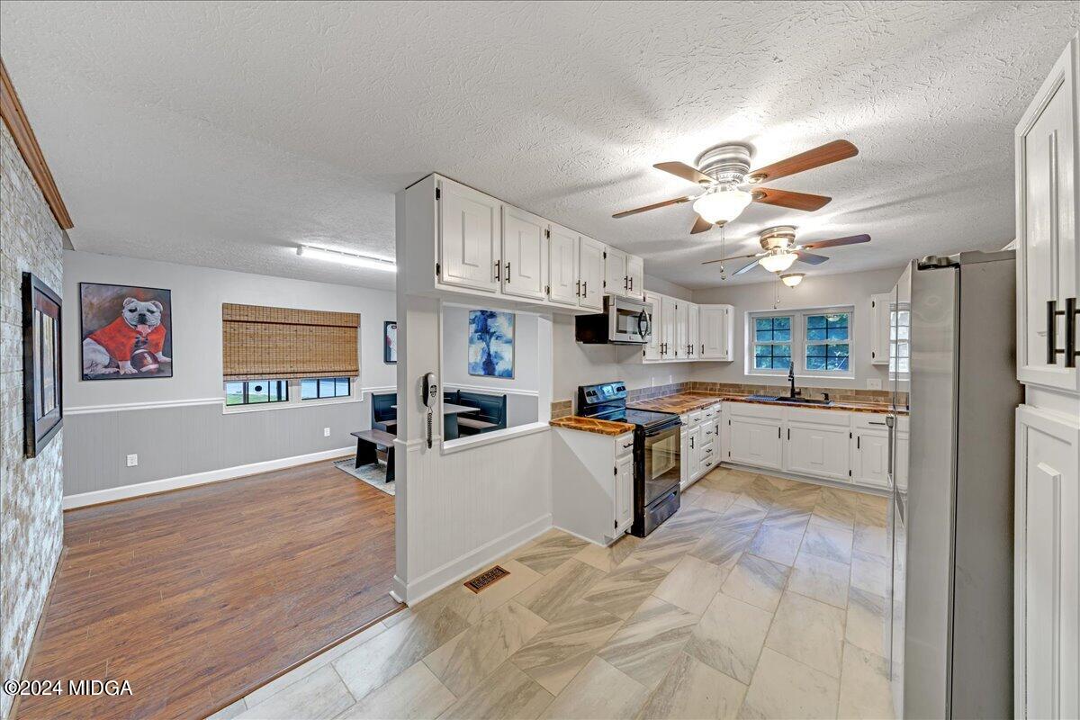 474 Plantation Road Gray, GA 31032 - Photo 33 of 64 a living room with stainless steel appliances kitchen island granite countertop furniture and a kitchen view
