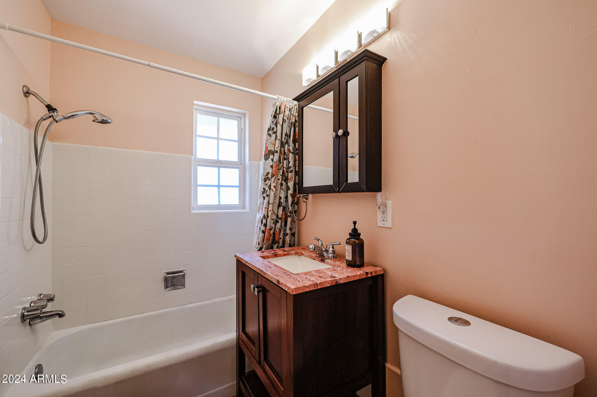 4634 East Almeria Road Phoenix, AZ 85008 - Photo 18 of 43 Hallway Bath