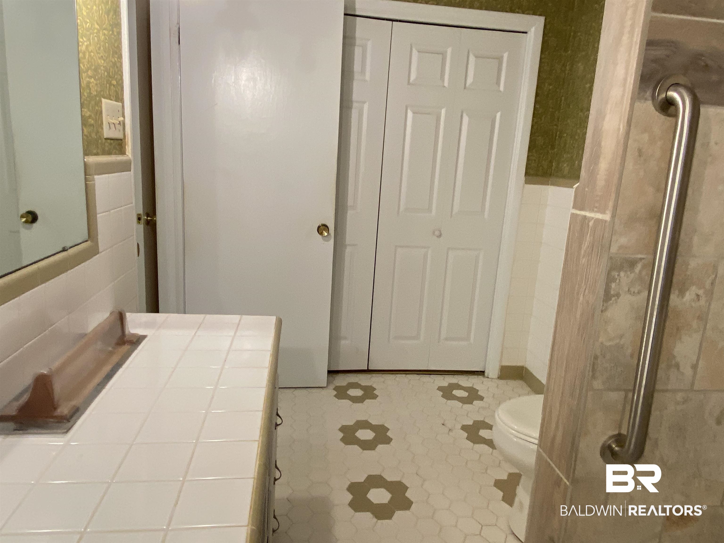 106 Terry Drive Brewton, AL 36426 - Photo 20 of 25 Bathroom with toilet and tile walls