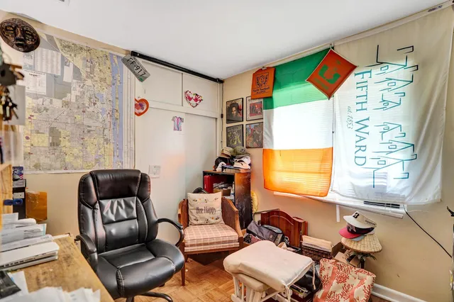 a view of a house with backyard and garden