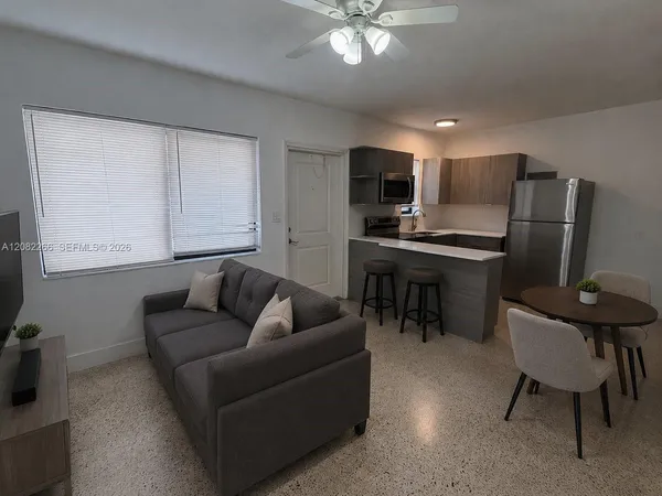 $1,800 | 600 Southwest 10th Street, Unit 4, Miami, FL 33130