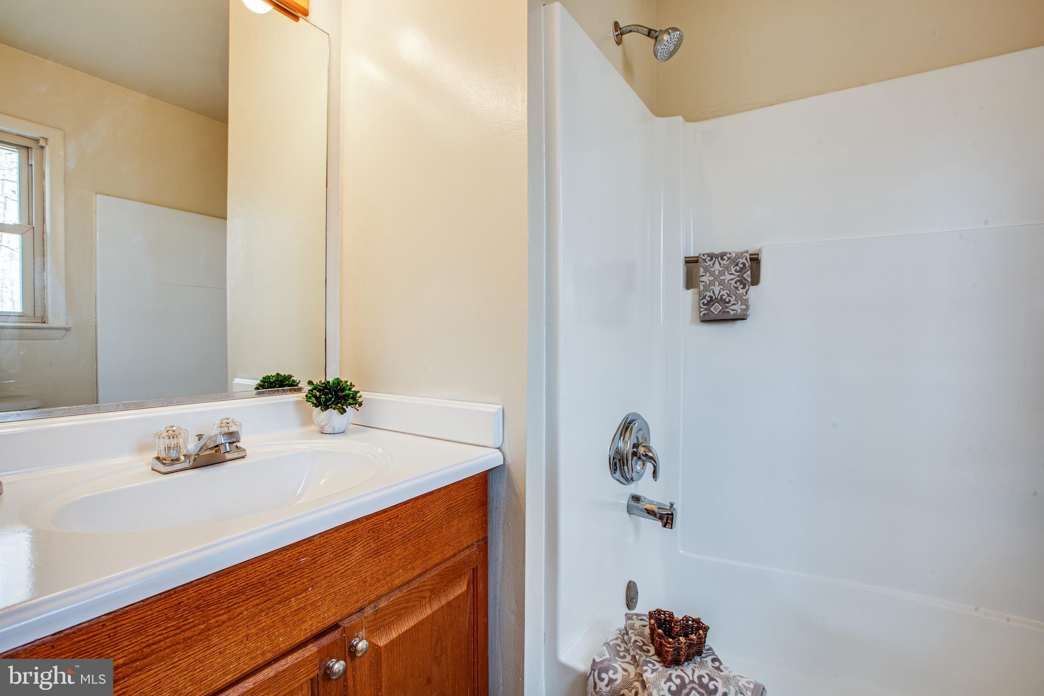 183 Heflin Road Stafford, VA 22556 - Photo 11 of 30 En-suite masterbath