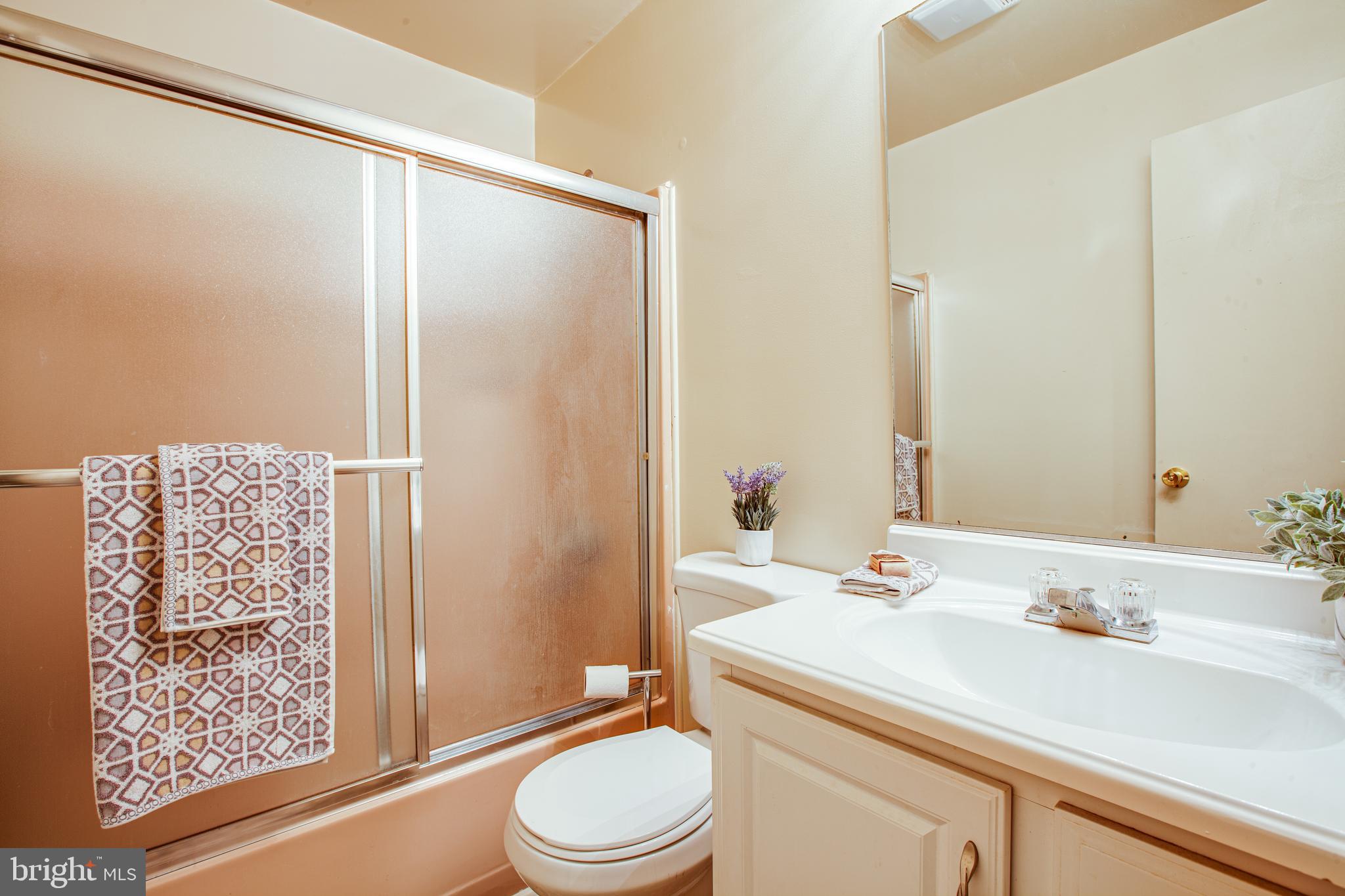 183 Heflin Road Stafford, VA 22556 - Photo 14 of 30 Hallway full bath for bedrooms two & three