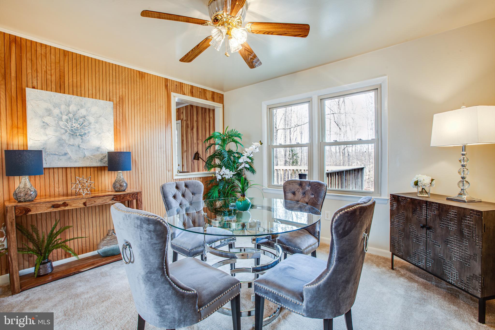 Large open dining room for entertaining