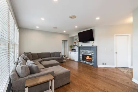 $624,900 | 1724 Dorchester Court, Mundelein, IL 60060