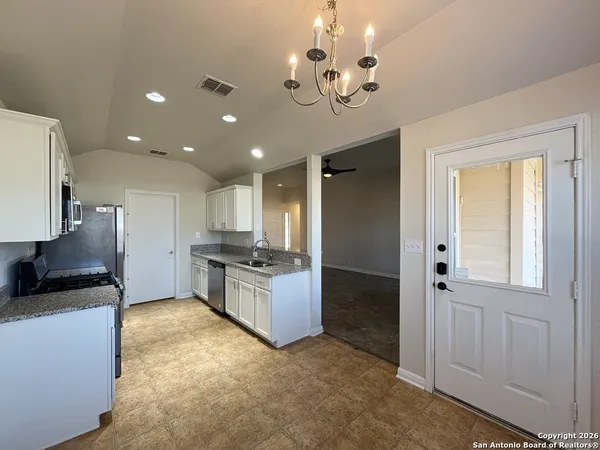 $1,550 | 8439 Blackstone Cove, Converse, TX 78109