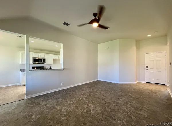 $1,550 | 8439 Blackstone Cove, Converse, TX 78109
