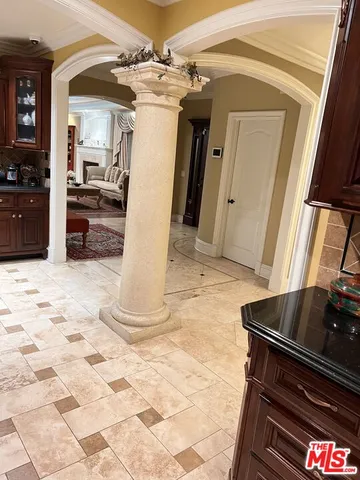 $13,999 | 11570 Sunset Boulevard, Los Angeles, CA 90049