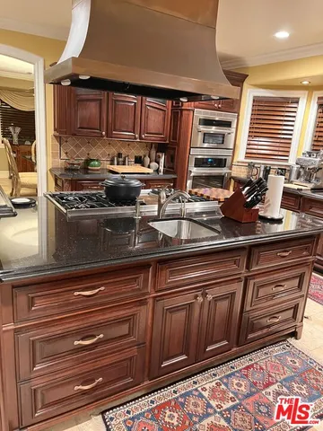 $13,999 | 11570 Sunset Boulevard, Los Angeles, CA 90049