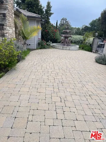 $13,999 | 11570 Sunset Boulevard, Los Angeles, CA 90049